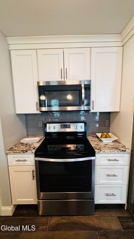 213 Hampton Pl Boulevard 213, North Greenbush, NY 12180