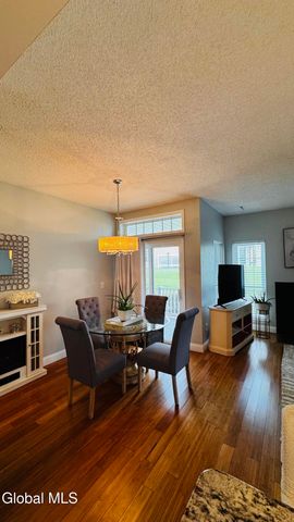 213 Hampton Pl Boulevard 213, North Greenbush, NY 12180