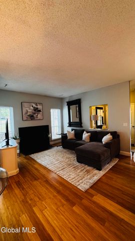213 Hampton Pl Boulevard 213, North Greenbush, NY 12180