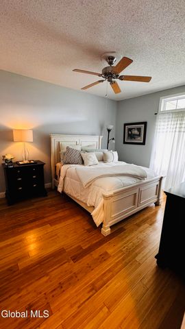213 Hampton Pl Boulevard 213, North Greenbush, NY 12180