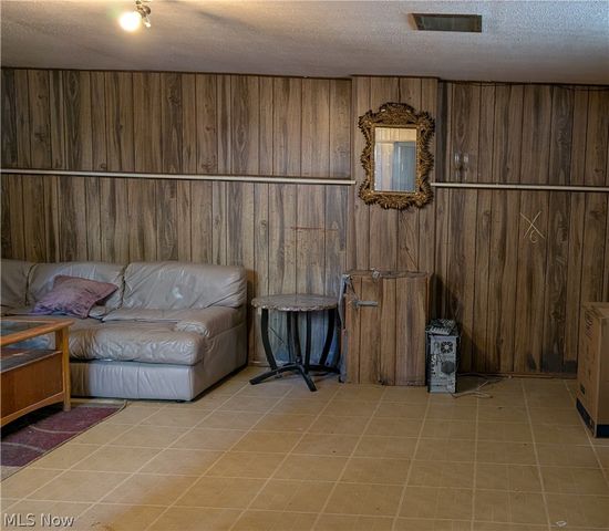 14909 Lotus Drive, Cleveland, OH 44128