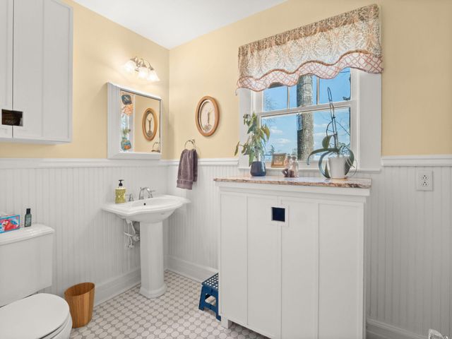 103 S 7th St, Leesville, LA 71446