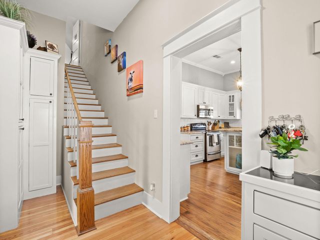 103 S 7th St, Leesville, LA 71446