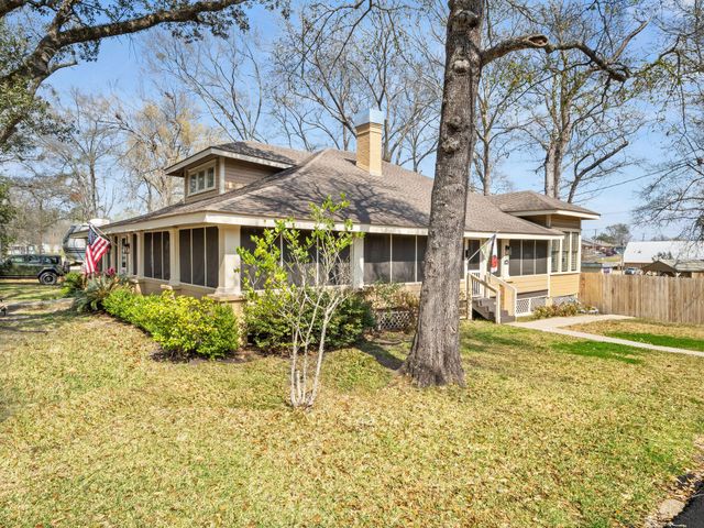 103 S 7th St, Leesville, LA 71446