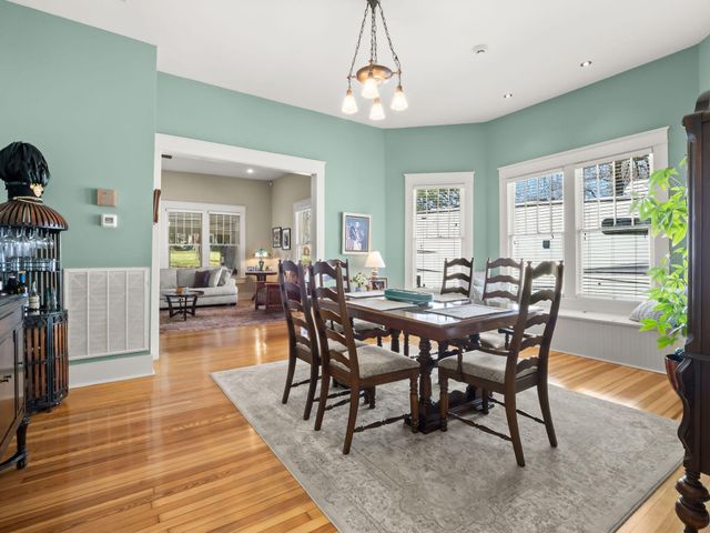 103 S 7th St, Leesville, LA 71446