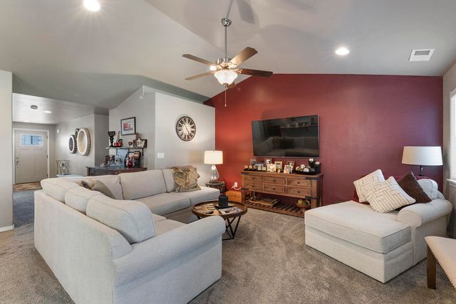 2033 Milton Lane, Medford, OR 97501