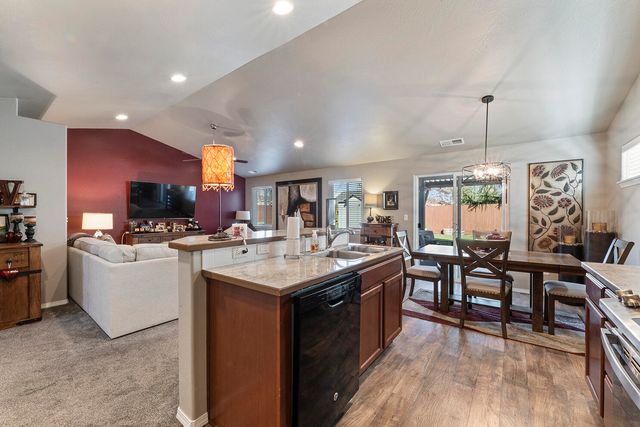 2033 Milton Lane, Medford, OR 97501