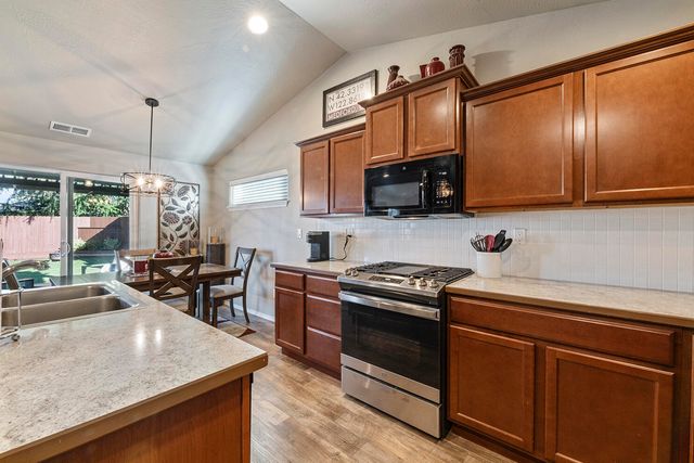 2033 Milton Lane, Medford, OR 97501