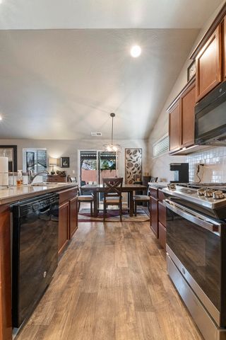 2033 Milton Lane, Medford, OR 97501