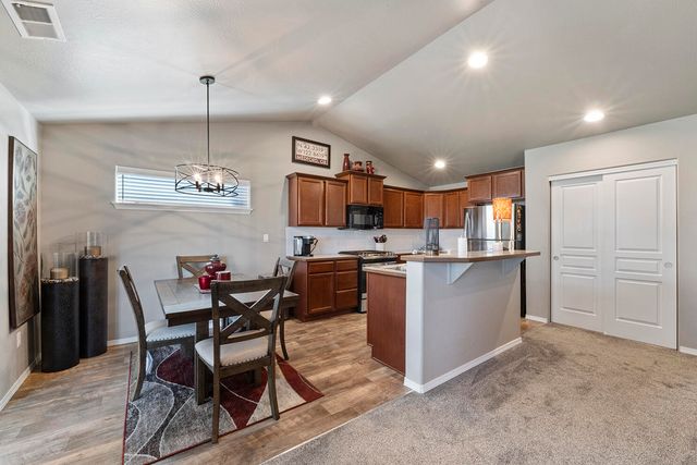 2033 Milton Lane, Medford, OR 97501