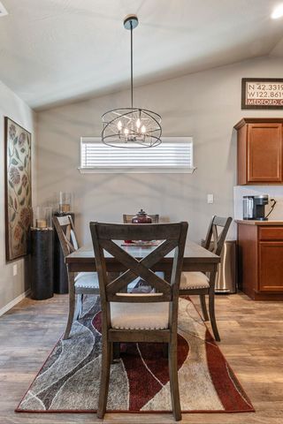 2033 Milton Lane, Medford, OR 97501