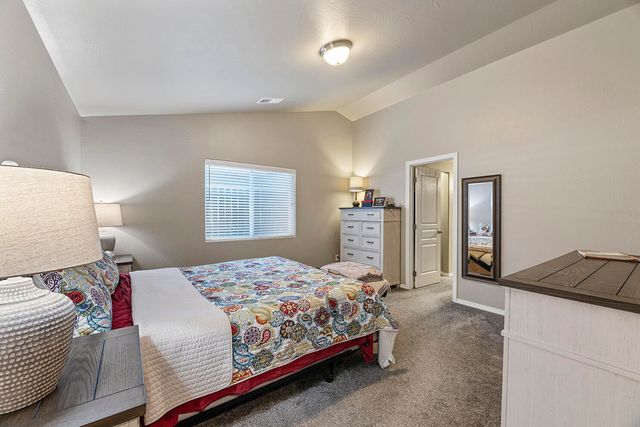 2033 Milton Lane, Medford, OR 97501