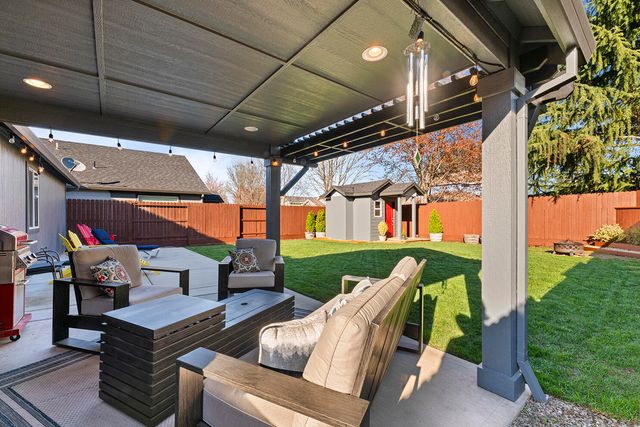 2033 Milton Lane, Medford, OR 97501