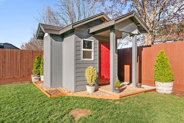 2033 Milton Lane, Medford, OR 97501