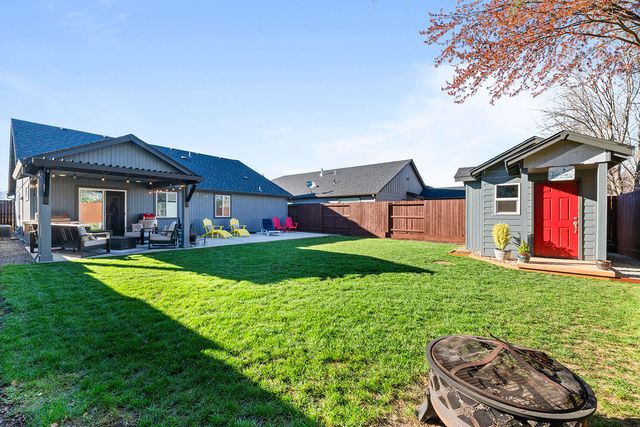 2033 Milton Lane, Medford, OR 97501