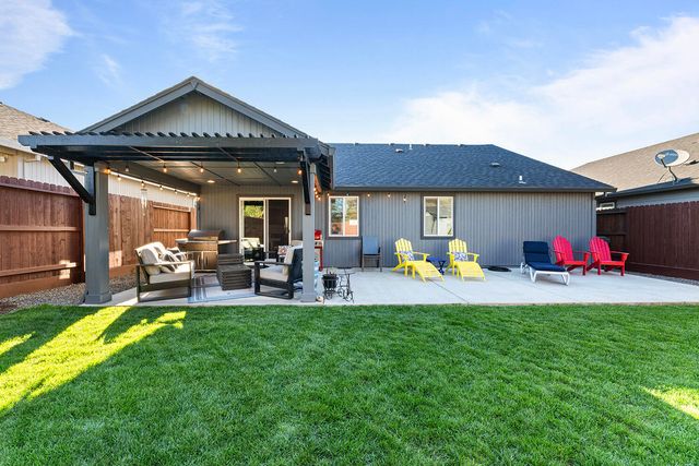 2033 Milton Lane, Medford, OR 97501