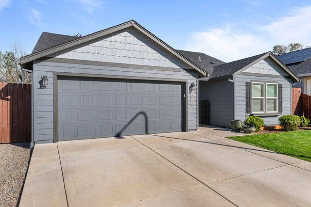 2033 Milton Lane, Medford, OR 97501