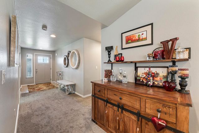 2033 Milton Lane, Medford, OR 97501