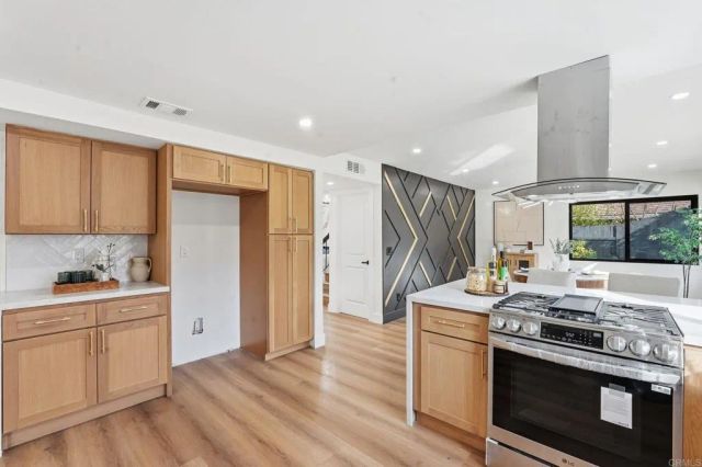 4375 Calle De Vida, San Diego, CA 92124