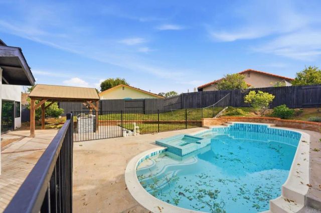 4375 Calle De Vida, San Diego, CA 92124