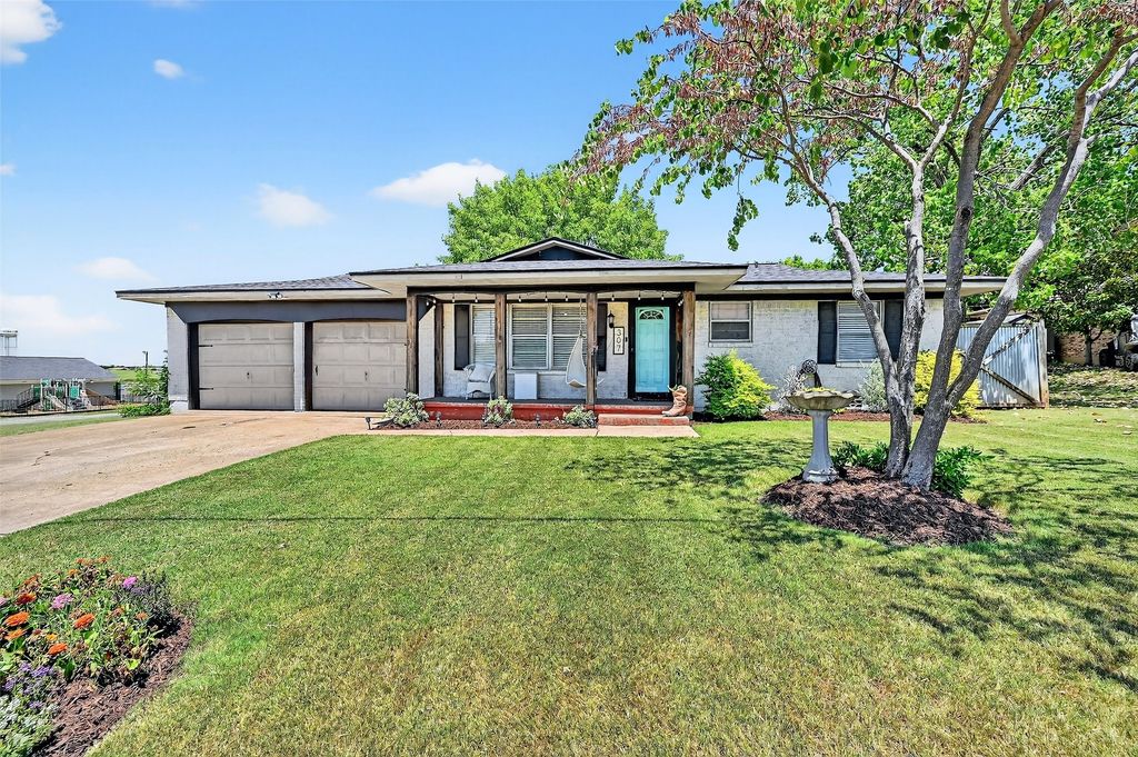 307 W Duke Street, Howe, TX 75459