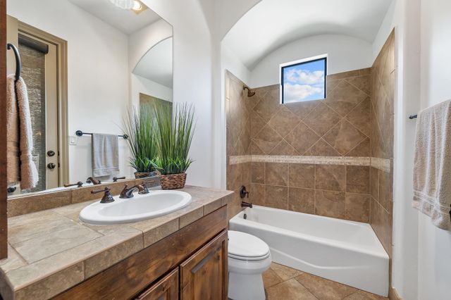 402 Zephyr ST, Lakeway, TX 78734