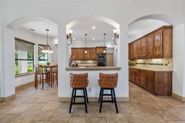 402 Zephyr ST, Lakeway, TX 78734