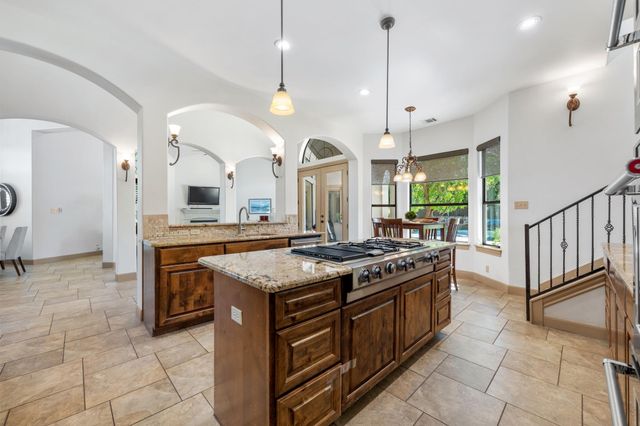 402 Zephyr ST, Lakeway, TX 78734