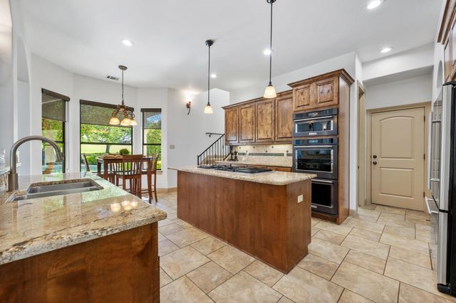 402 Zephyr ST, Lakeway, TX 78734