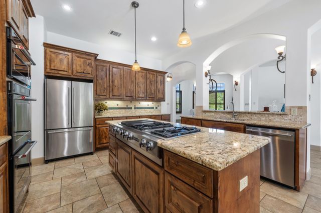 402 Zephyr ST, Lakeway, TX 78734