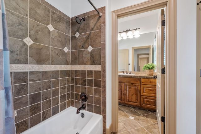 402 Zephyr ST, Lakeway, TX 78734