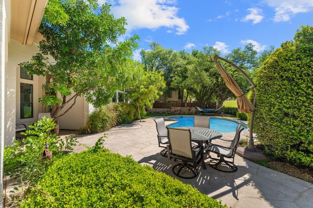 402 Zephyr ST, Lakeway, TX 78734