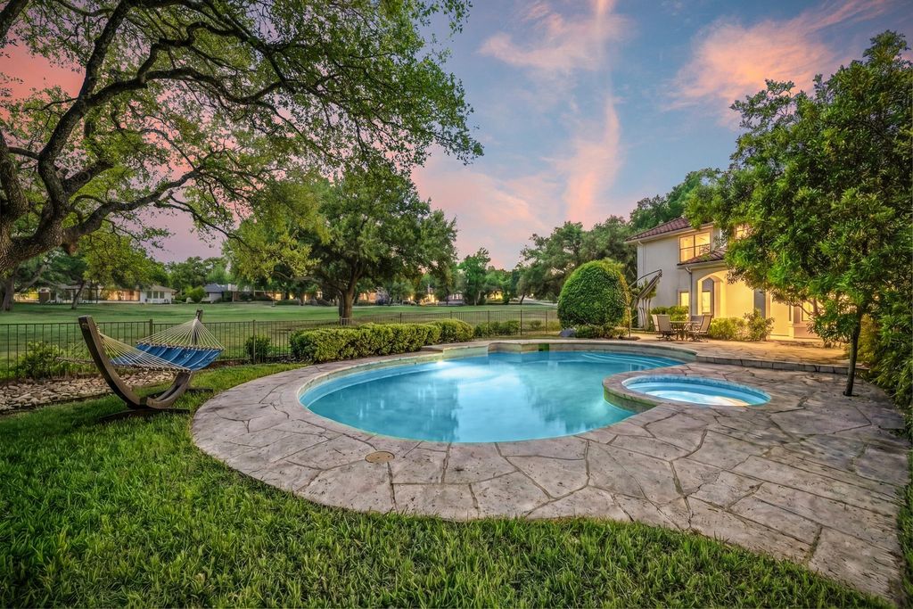 402 Zephyr ST, Lakeway, TX 78734