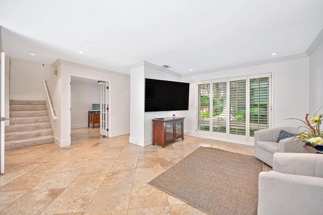 1257 Vanderbilt Way, Sacramento, CA 95825