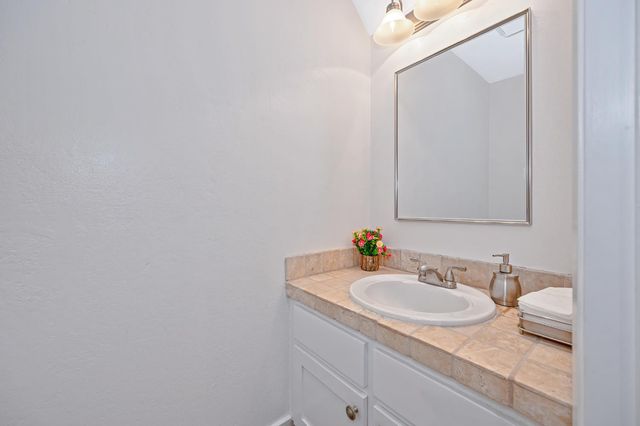 1257 Vanderbilt Way, Sacramento, CA 95825