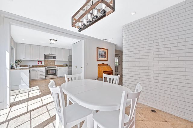 1257 Vanderbilt Way, Sacramento, CA 95825