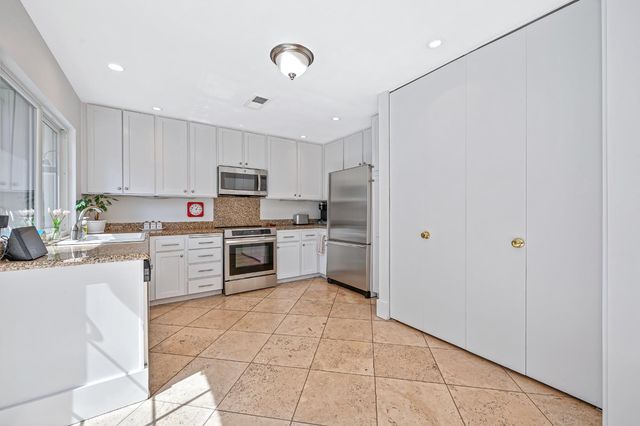 1257 Vanderbilt Way, Sacramento, CA 95825