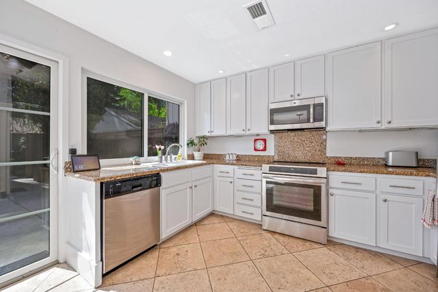 1257 Vanderbilt Way, Sacramento, CA 95825