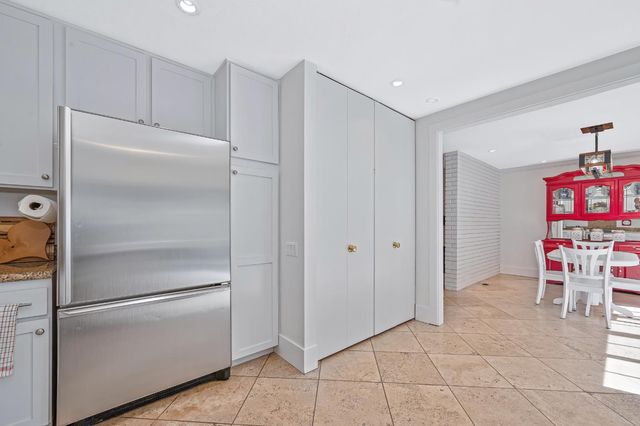 1257 Vanderbilt Way, Sacramento, CA 95825