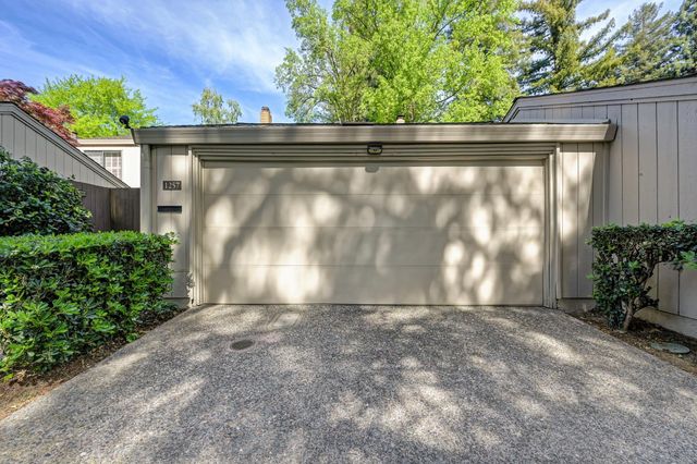 1257 Vanderbilt Way, Sacramento, CA 95825