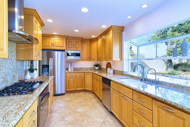 284 Bent Twig Avenue, Camarillo, CA 93012
