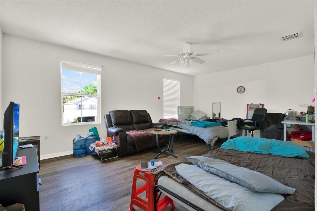 Image 17 of property listing at 10219 HAWK STORM AVENUE, Tampa, FL 33610