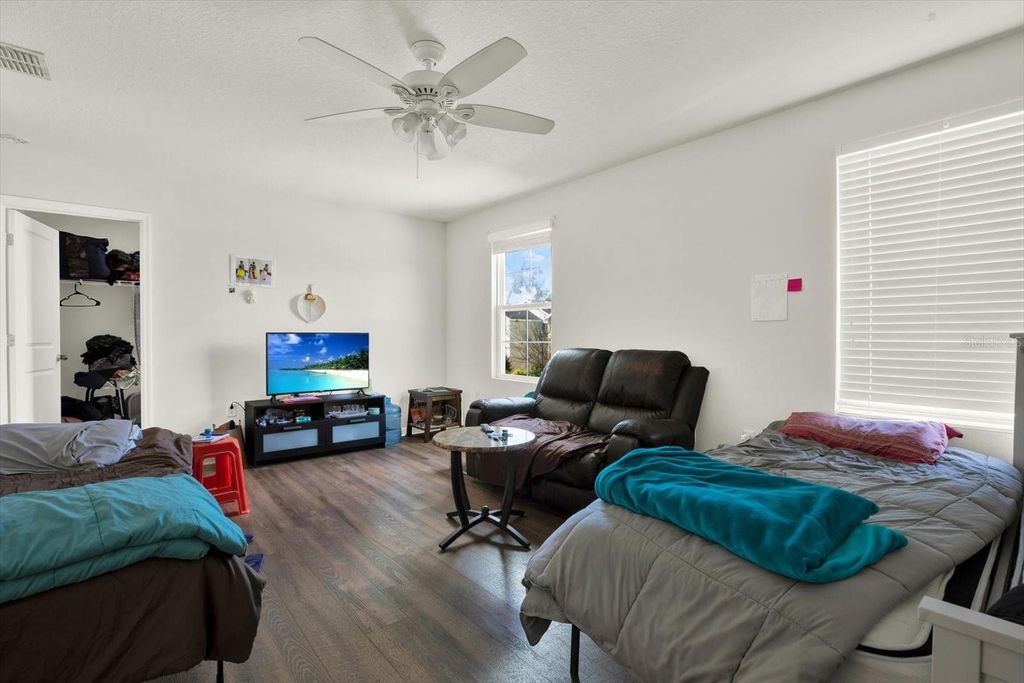 Image 18 of property listing at 10219 HAWK STORM AVENUE, Tampa, FL 33610