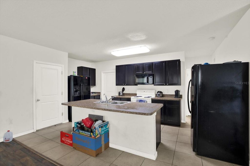 Image 7 of property listing at 10219 HAWK STORM AVENUE, Tampa, FL 33610
