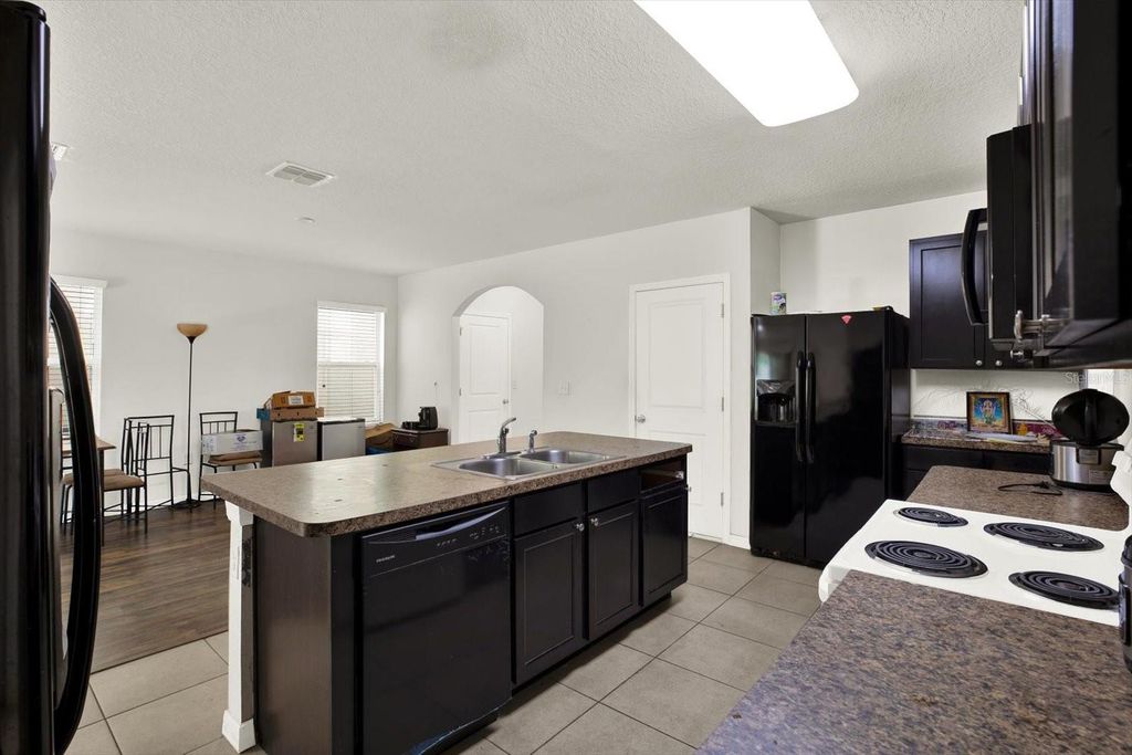 Image 8 of property listing at 10219 HAWK STORM AVENUE, Tampa, FL 33610