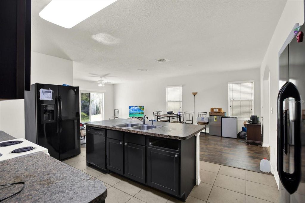 Image 9 of property listing at 10219 HAWK STORM AVENUE, Tampa, FL 33610