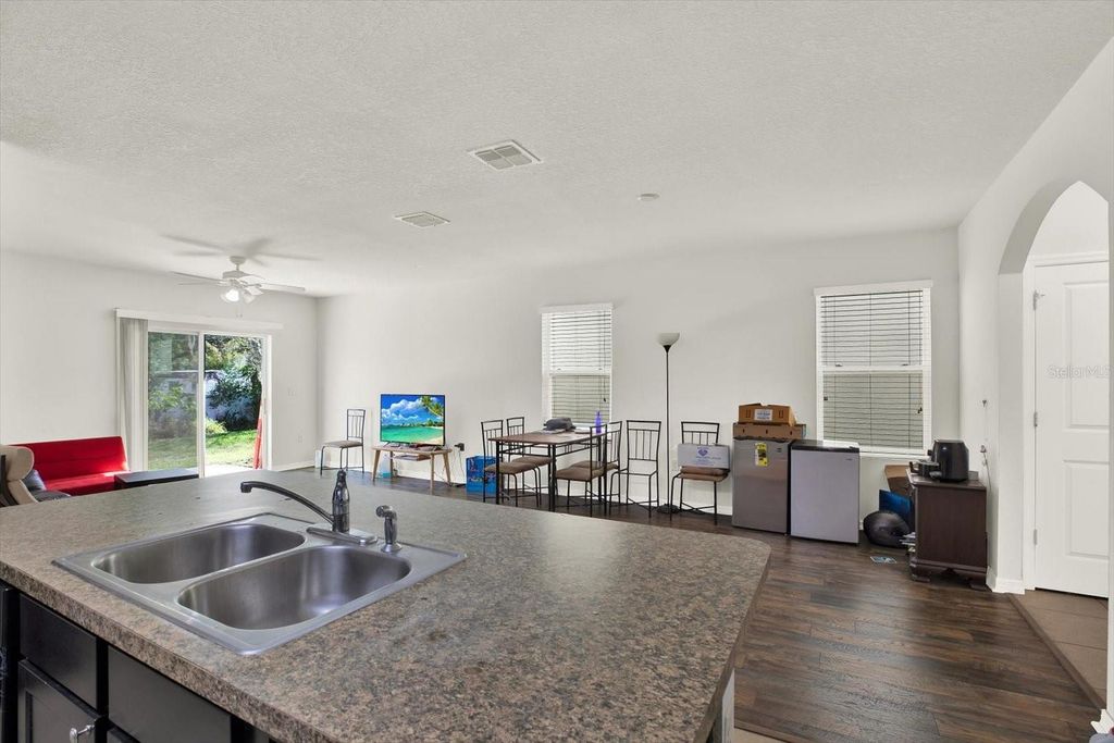 Image 10 of property listing at 10219 HAWK STORM AVENUE, Tampa, FL 33610