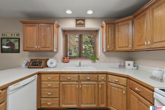 5940 Cross Creek Road, Lincoln, NE 68516