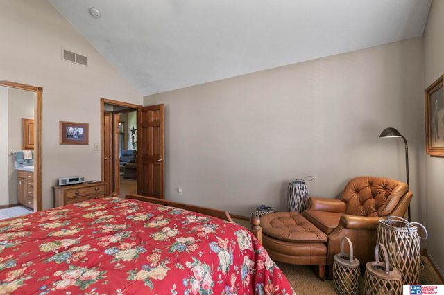 5940 Cross Creek Road, Lincoln, NE 68516