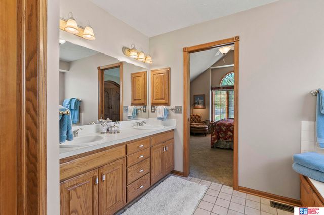 5940 Cross Creek Road, Lincoln, NE 68516